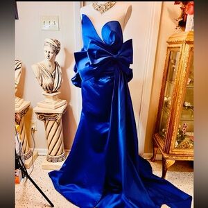 Elegant Blue Satin Evening Gown